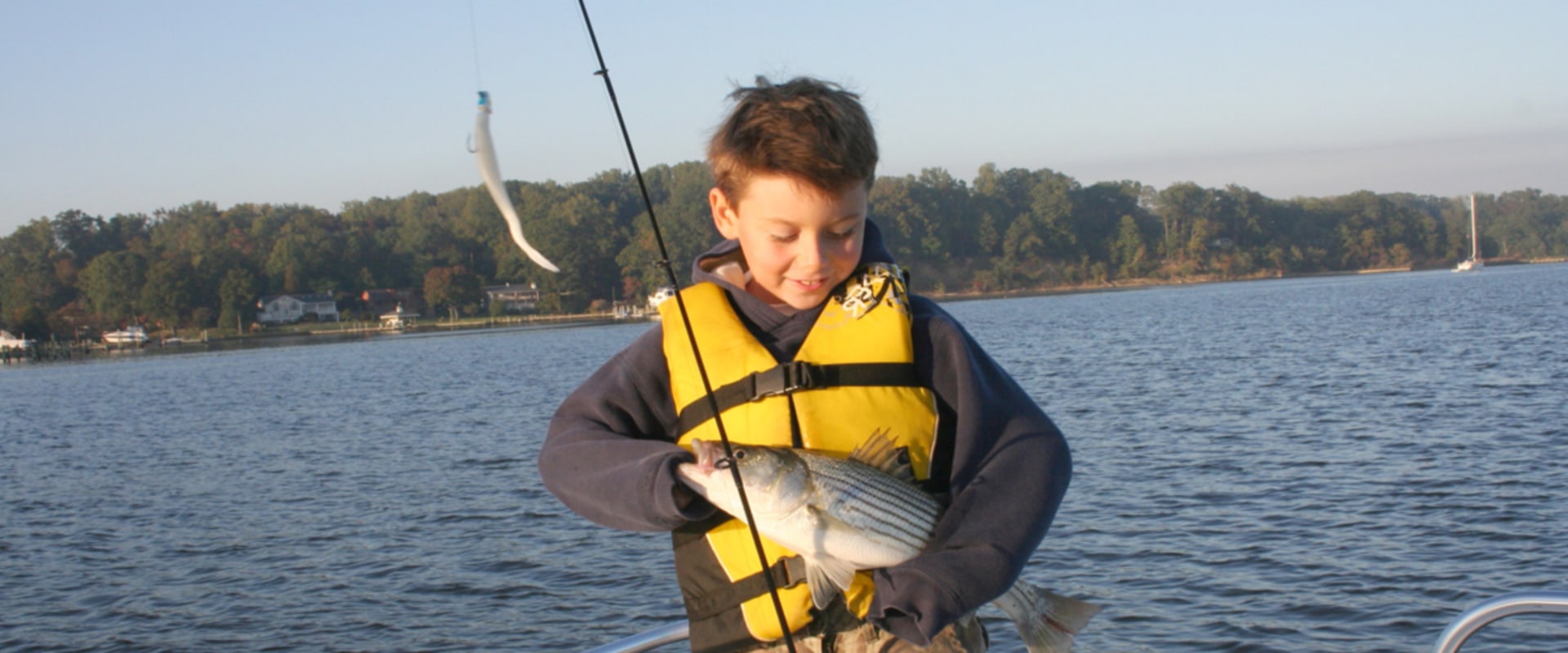 A Beginner's Guide to VHF Radio Operation for Boating Enthusiasts
